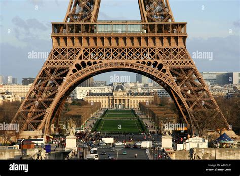 how close can you get to the eiffel tower