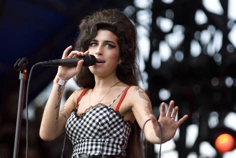 how did amy winehouse improve her life