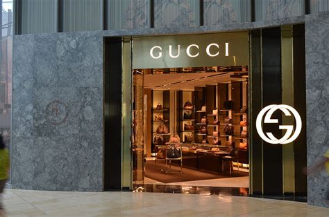 how did gucci become a luxury brand