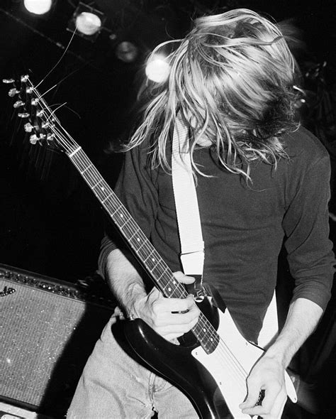 how did kurt cobain learn to play guitar