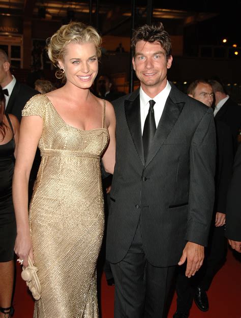 how did rebecca romijn met jerry o'connell