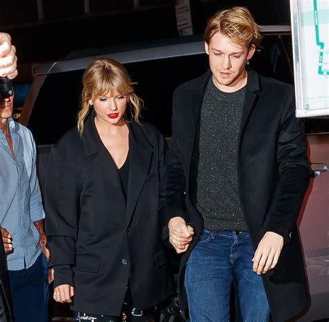 how did taylor swift meet her boyfriend