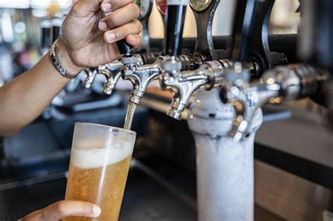 how do bars keep kegs cold