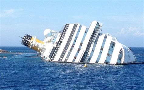 how do cruise ships not tip over