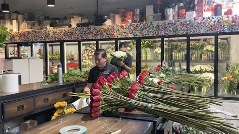 How Do Flower Shops Work