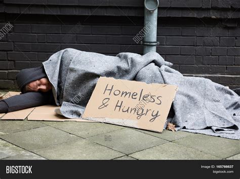 how do homeless people find food