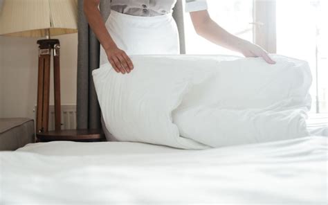 How Do Hotels Clean Comforters