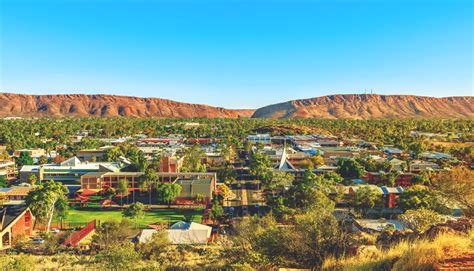 how do people live in alice springs