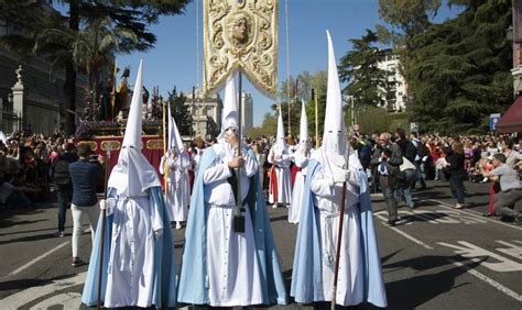 how do we celebrate easter in spain
