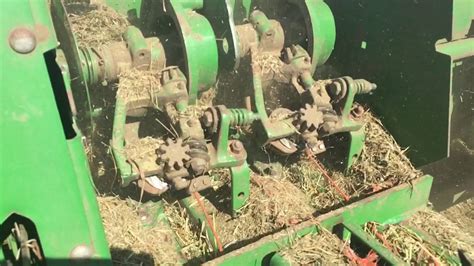 how does a baler tie a knot