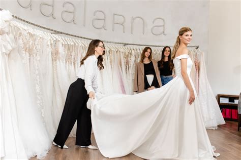 How Does A Bridal Trunk Show Work