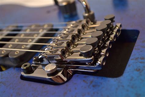 How Does A Locking Tremolo Work