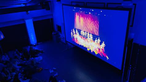 How Does A Projector Screen Work