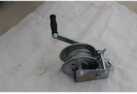 how does an electric boat winch work
