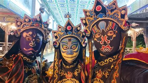 How Does Chinese Face Changing Work