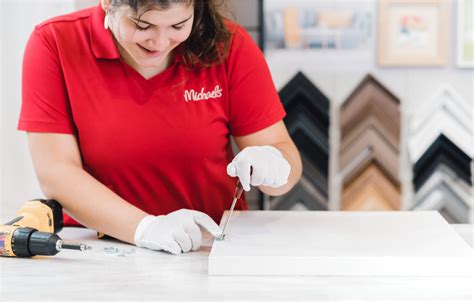how does custom framing work at michaels
