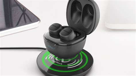 how does earbuds charging case work