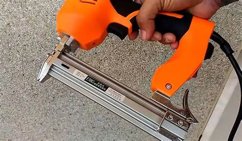 How Does Electric Brad Nailer Work