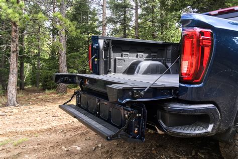 how does gmc tailgate work