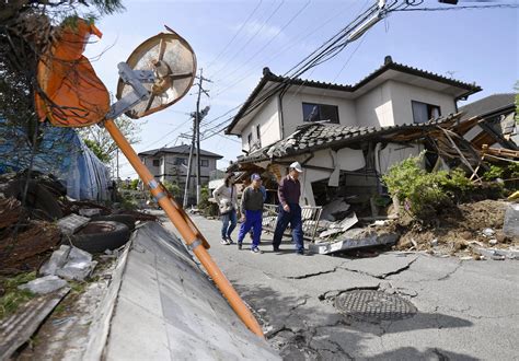 how does japan deal with earthquakes