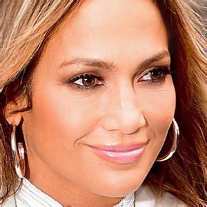 how does jennifer lopez look so young