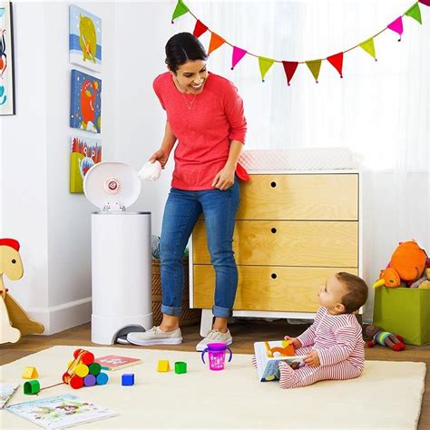 How Does Munchkin Diaper Pail Work