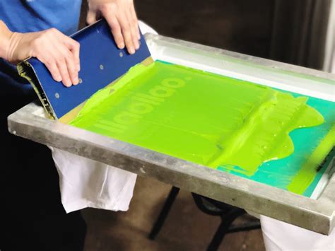 how does screen printing work step by step