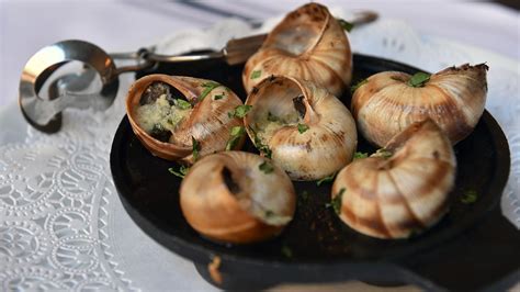 how does snail taste