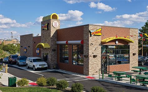 How Does Sonic Restaurant Work