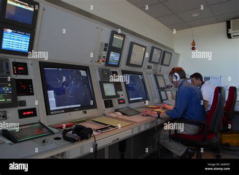 How Does The Air Traffic Controller Operate
