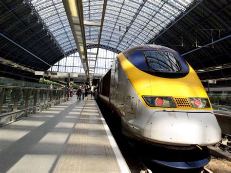 how early should i get to the eurostar