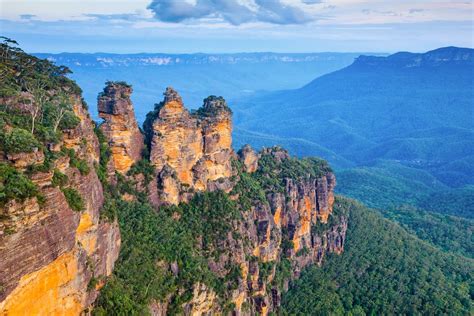 how far is blue mountains from sydney