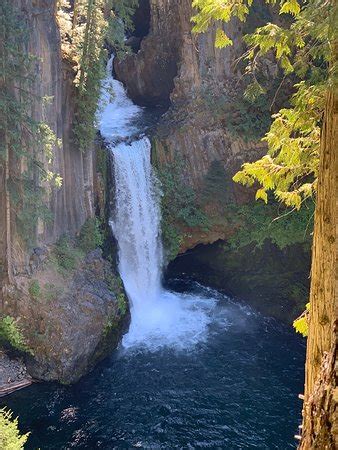 how far is toketee falls from crater lake