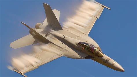 how fast does the f18 fly