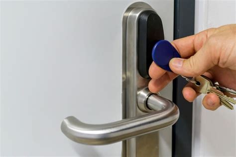 how fob door locks work
