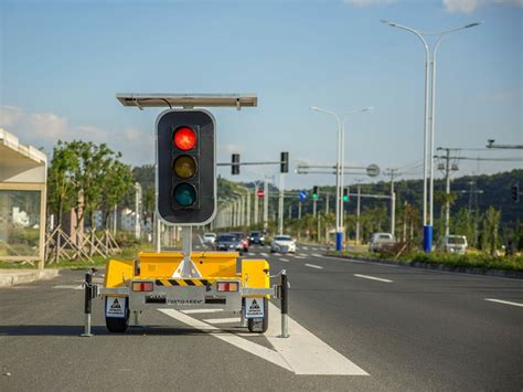 how heavy are stop lights