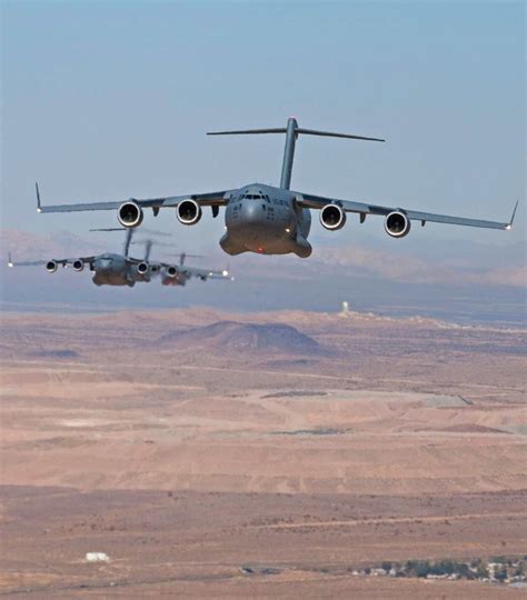 how heavy is a c-17