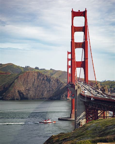 how heavy is the golden gate bridge