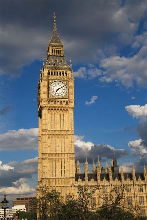 how high is big ben in feet