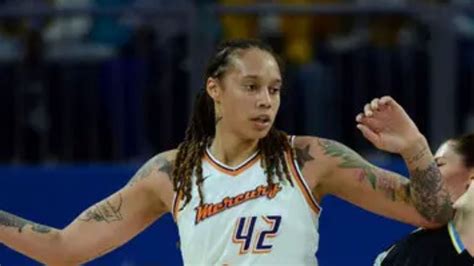 how is brittney griner so tall