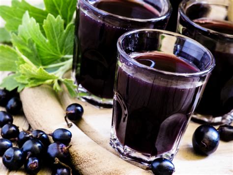 how long does an open bottle of cassis last
