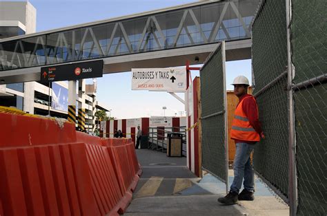 how long does it take to cross the border in san diego