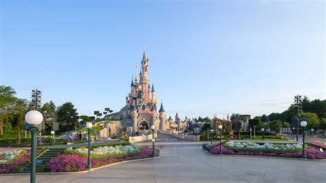 how long does it take to get from central paris to disneyland paris