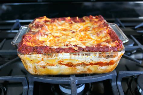 how long does lasagna need to bake