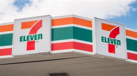 how many 7 eleven stores in canada