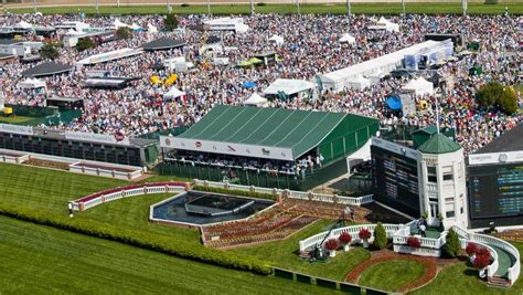 how many acres is churchill downs