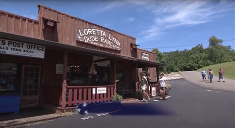 how many acres is loretta lynn's ranch