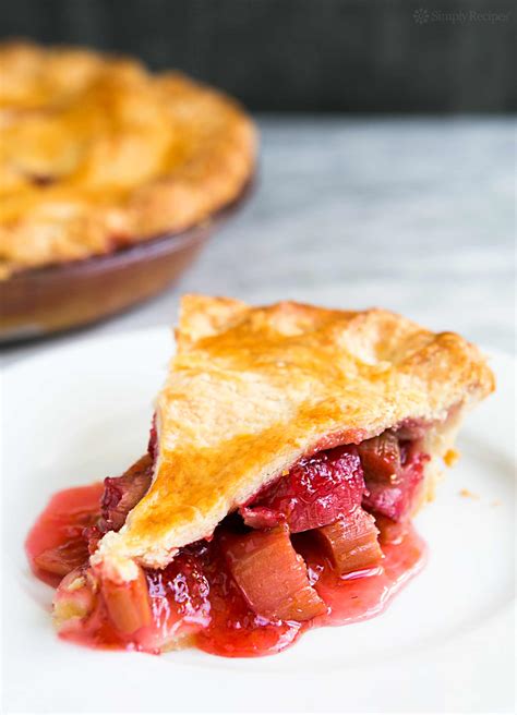 how many calories in strawberry rhubarb pie