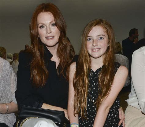 how many children does julianne moore have