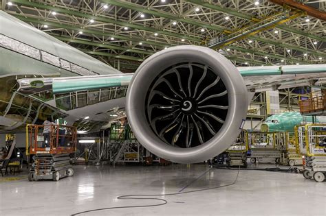 how many engines does a boeing 777 have